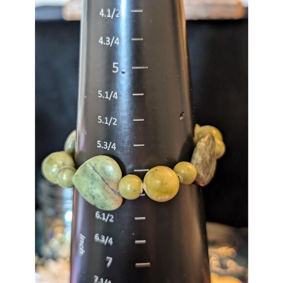 Green Stone Heart Round Bead Stretch Bracelet - Picture 2 of 4